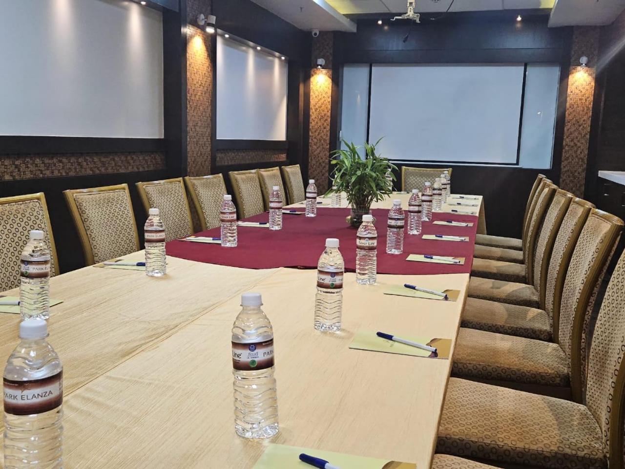 Hotel Park Elanza Chennai Zewnętrze zdjęcie